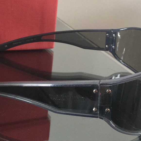 VALENTINO SHEILD TINTED SUNGLASSES - Picture 5 of 7